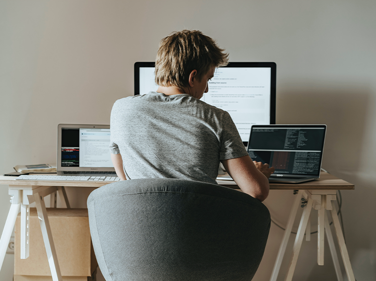 Zabudni na Stack Overflow a začni kódiť